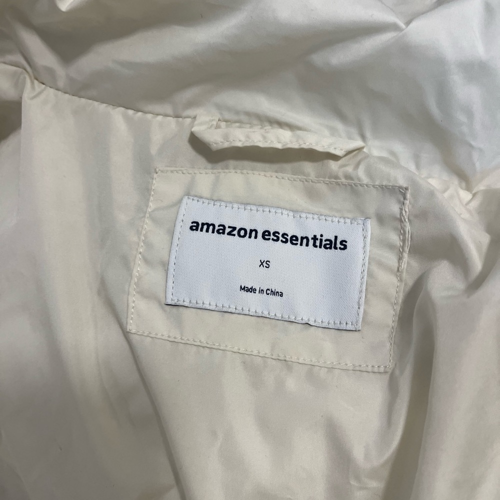 Amazon Essentials Cream Puffer Jacket - Picture 3 of 4